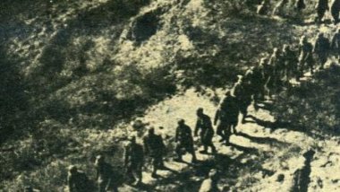 抗战时期中国军队依靠何种方式与日军抢夺山头？